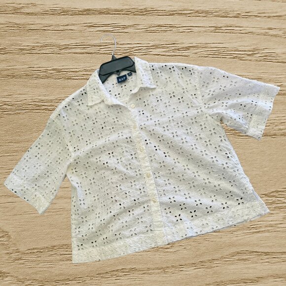 GAP White Eyelet Button Down Blouse XS Short Sleeve Cotton Versatile Top - Picture 4 of 12